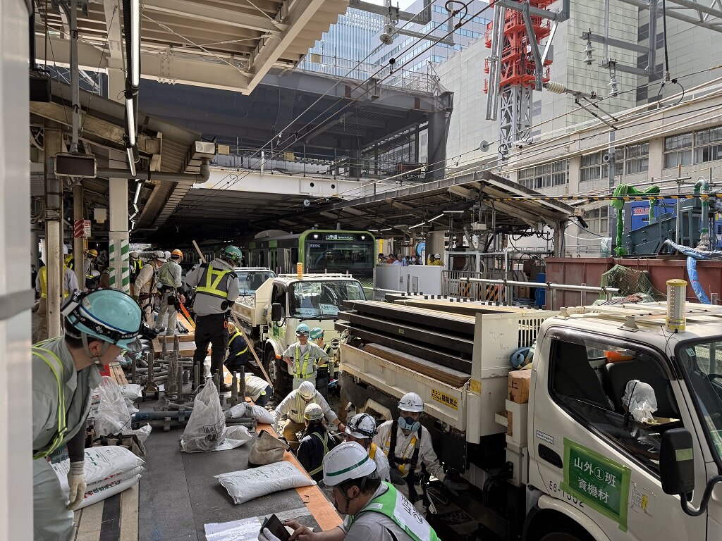 田町駅ホーム施工状況1