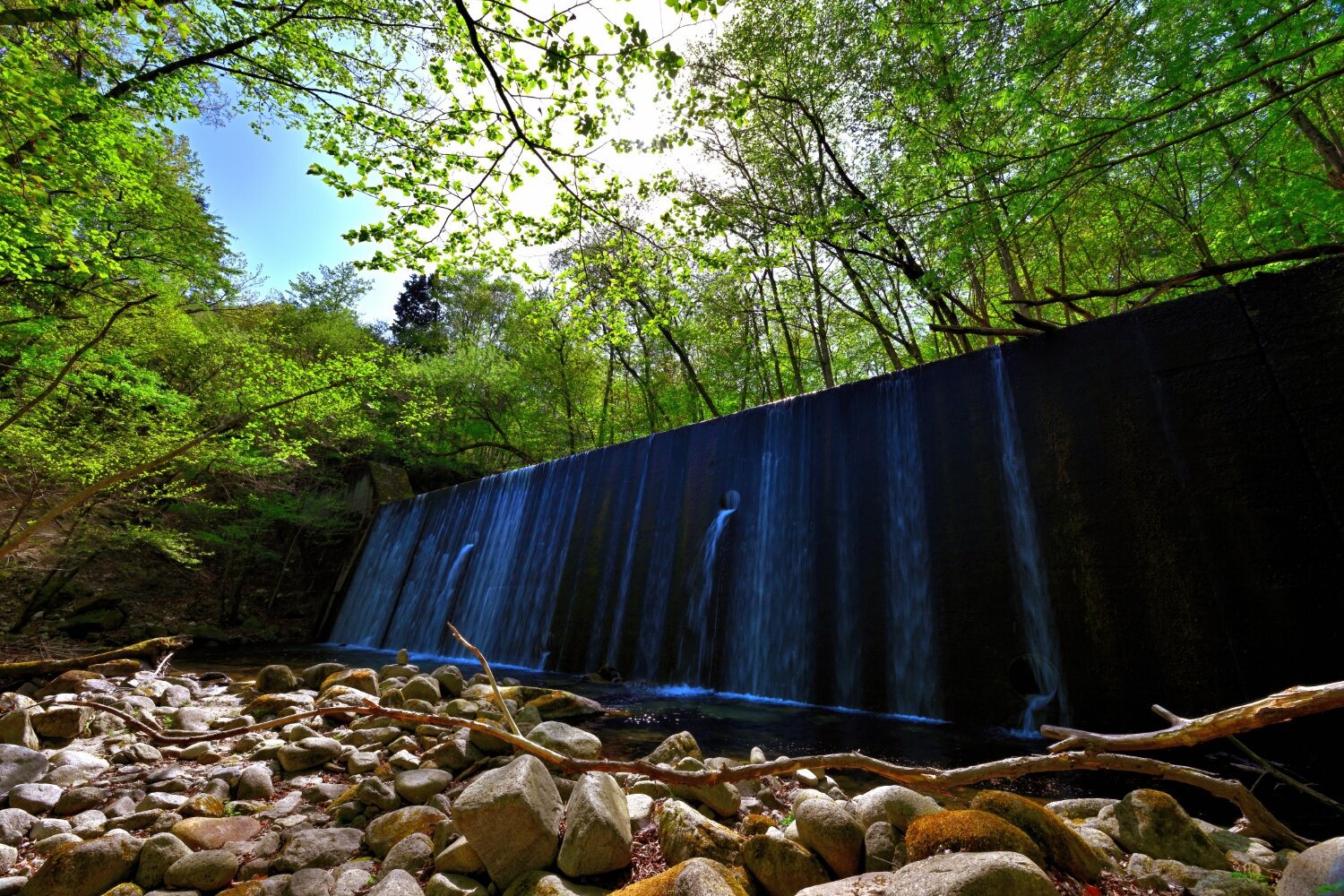 取水口付近の堰堤① (カスタム).JPG