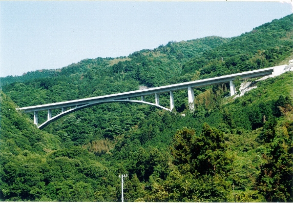 松山自動車道東峰橋