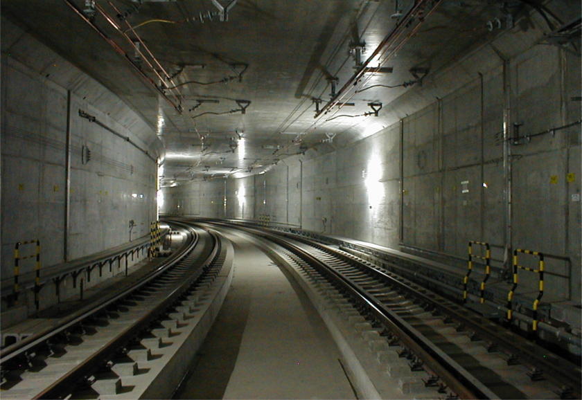 ｍｍ２１線横浜地下駅 完成作品紹介 鉄建建設株式会社