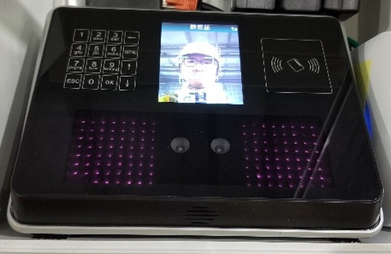 三次元顔認証機